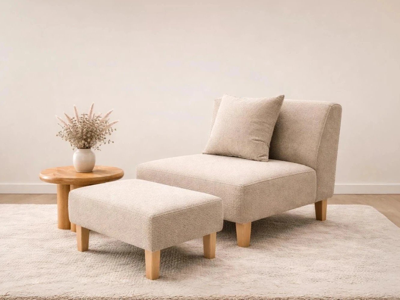 Fotel z podnóżkiem projektu firmy Ozzi Design Producent mebli tapicerowanych na wymiar