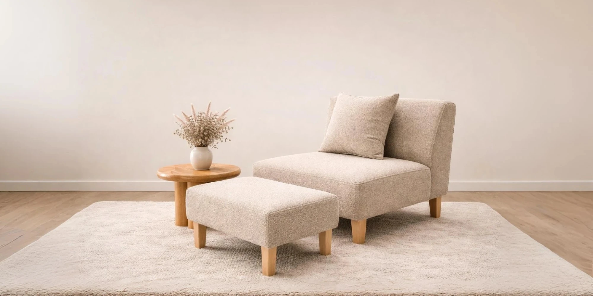 Fotel z podnóżkiem projektu firmy Ozzi Design Producent mebli tapicerowanych na wymiar